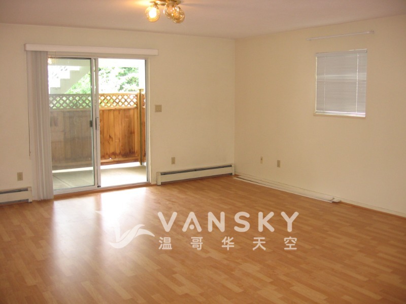 260521155236_2bd livingroom空.JPG